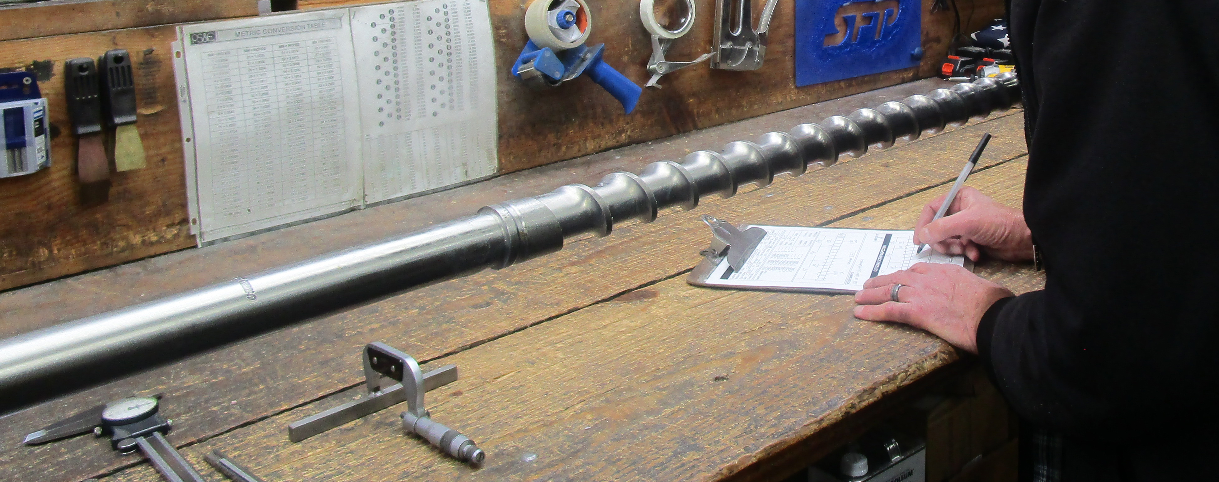 Bench with Feedscrew